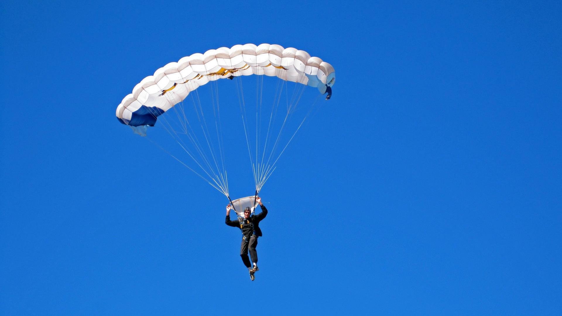 F1赛车最新战报！中国队迎战意大利队，关键一战，双方鏖战至最后一刻